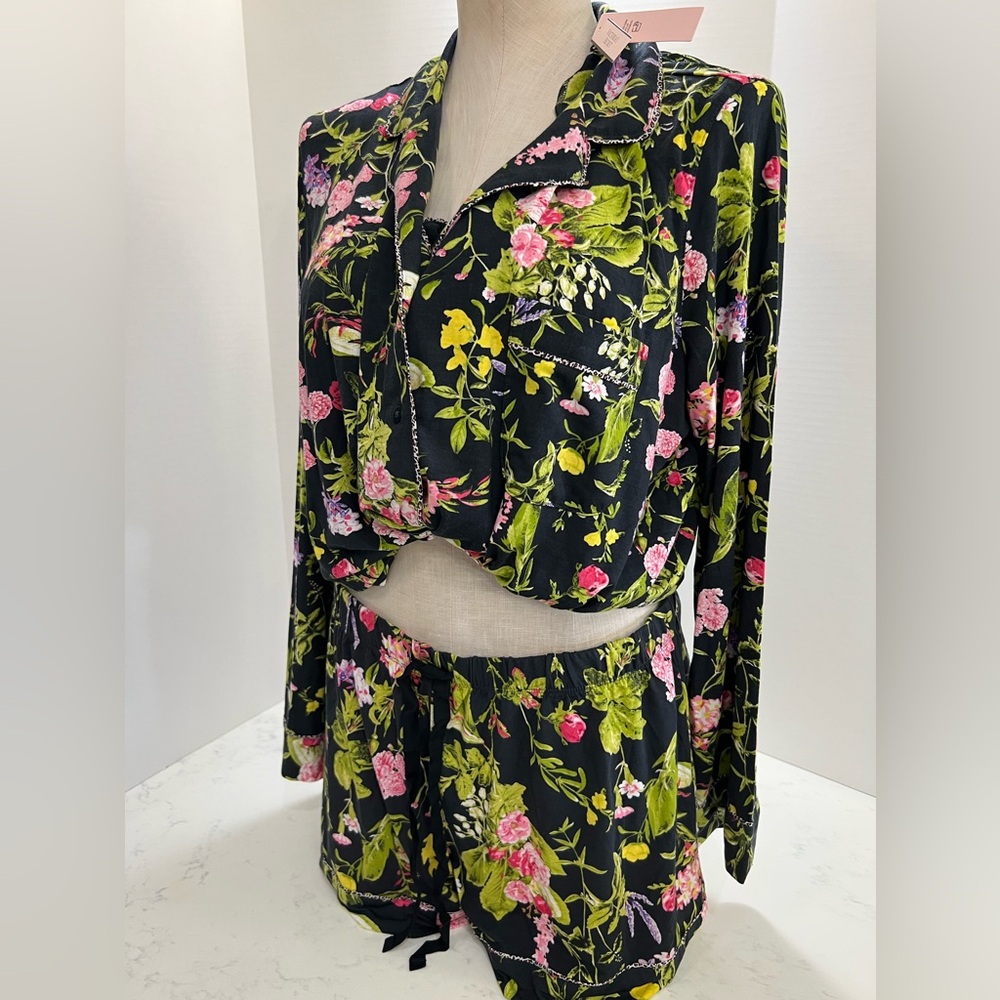 Victoria's Secret Black Floral Pajama Set - Picture 2 of 15